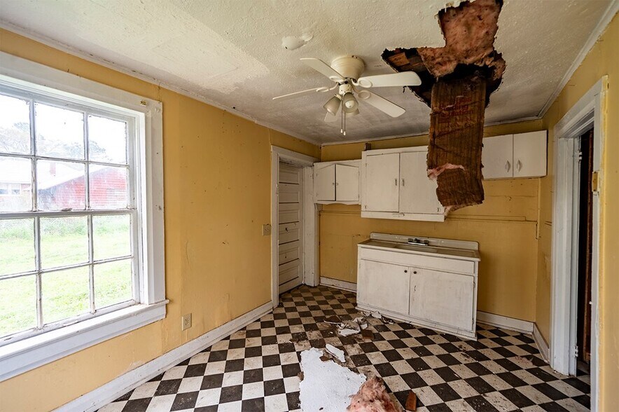 More Photos Of 1080 Johnson St SE, Dawson Specialty For Sale