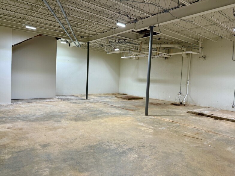 More Photos Of 414 N Air Depot Blvd, Midwest City Office For Lease