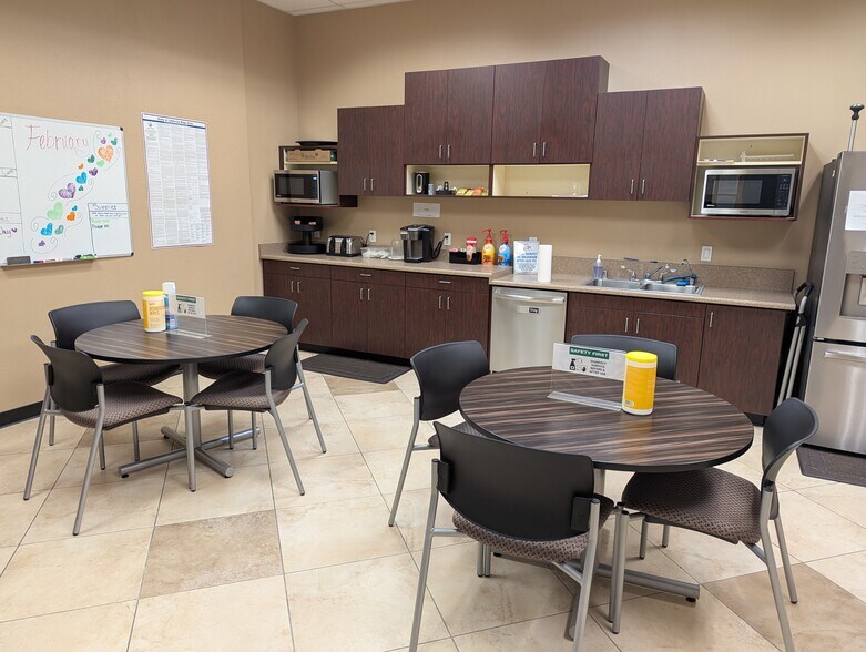 More Photos Of 17270-17272 Golden Valley Pky, Lathrop Office For Sale
