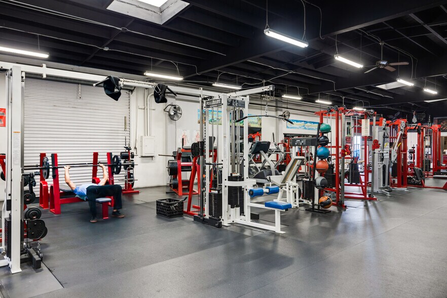 More Photos Of 640 Terminal Way, Costa Mesa Light Manufacturing For Lease