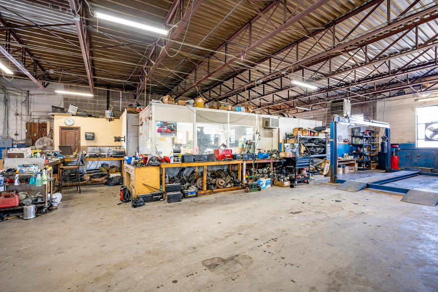 More Photos Of 1204 Powhattan St, Dallas Industrial For Sale