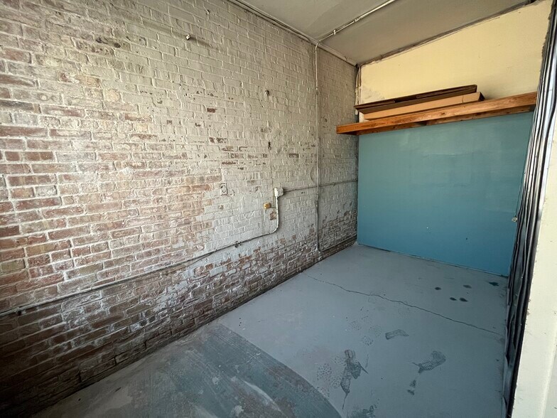 More Photos Of 2641 N Clybourn Ave, Chicago Storefront Retail Office For Lease