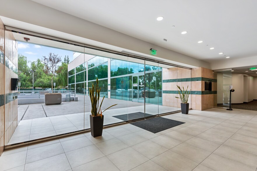 More Photos Of 5550 Topanga Canyon Blvd, Woodland Hills Office For Lease