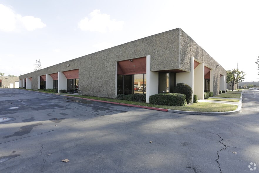 More Photos Of 2900-2922 W Pendleton Ave, Santa Ana Warehouse For Lease