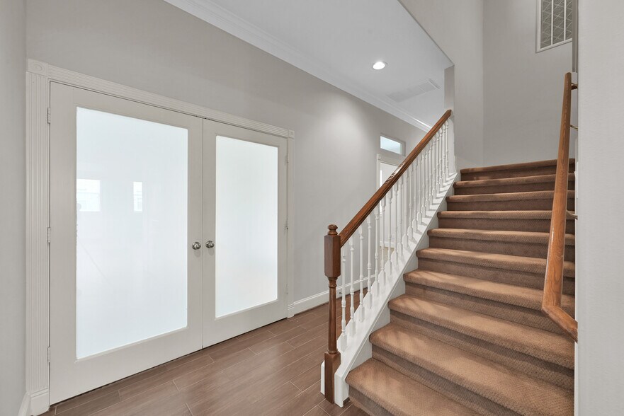 More Photos Of 25511 Budde Rd, The Woodlands Office For Lease