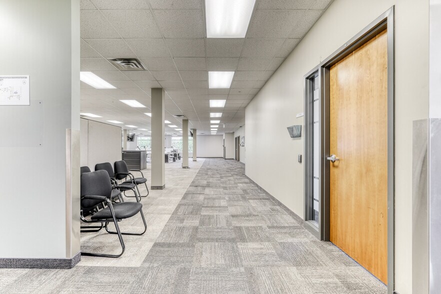 More Photos Of 401 Rue Marie-Curie, Vaudreuil-dorion Warehouse For Lease