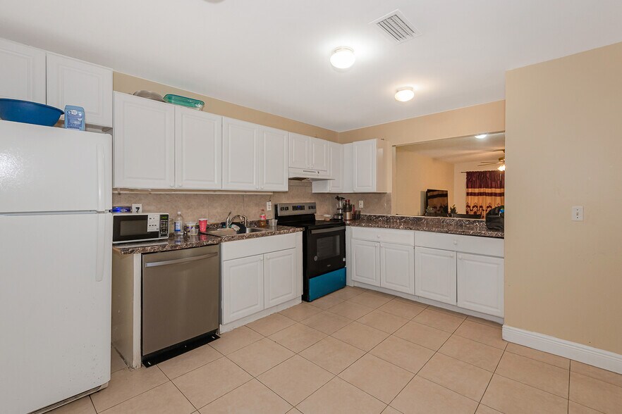 More Photos Of 4063-4065 SW 51st St, Fort Lauderdale Apartments For Sale