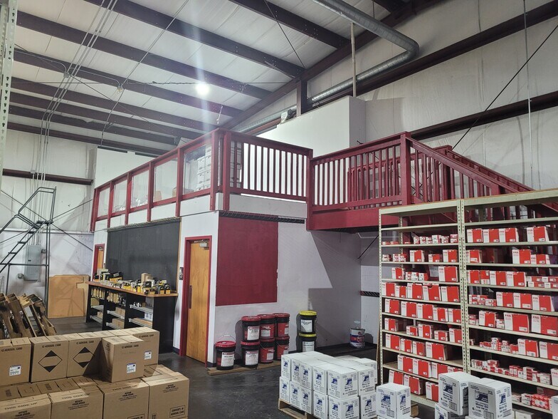 More Photos Of 150 Stevens Ave, Oldsmar Warehouse For Lease