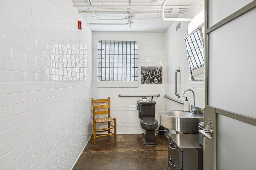 More Photos Of 112 Bridge St, Franklin Office For Sale