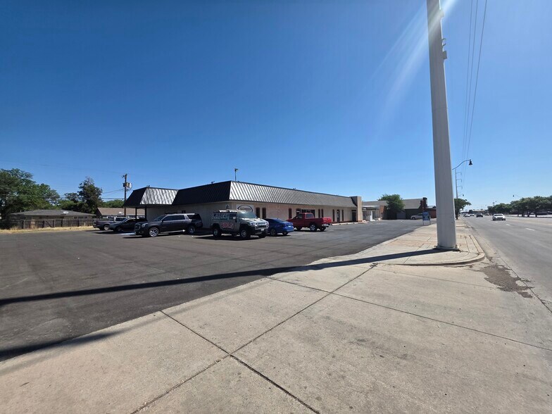 More Photos Of 3206-3212 34th St, Lubbock Storefront Retail Office For Lease