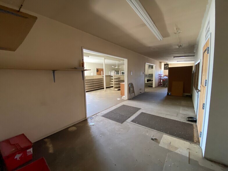More Photos Of 25 Fremont St, Lysite General Retail For Sale