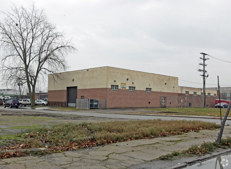 More Photos Of 3250 Franklin St, Detroit Office For Lease