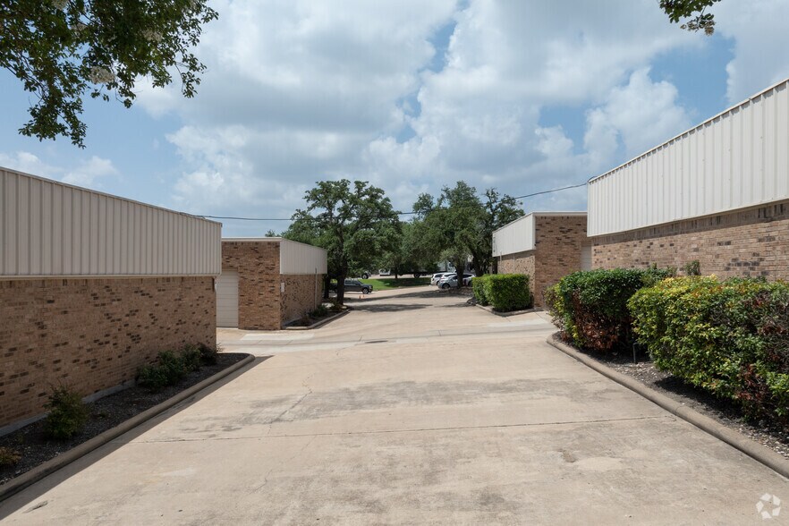 More Photos Of 8906 Wall St, Austin Unknown For Lease