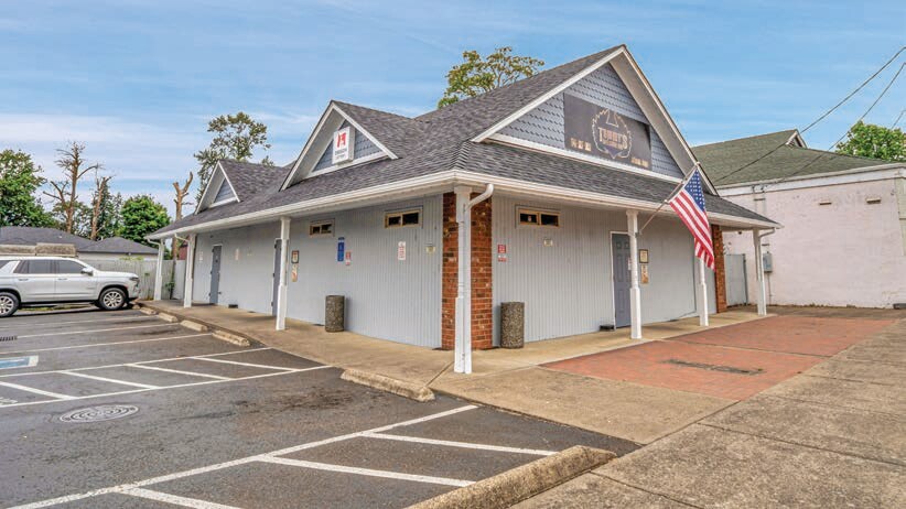More Photos Of 142 S Main St, Jefferson Flex For Sale