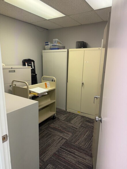 More Photos Of 3043 Ridge Rd, Lansing Office For Lease