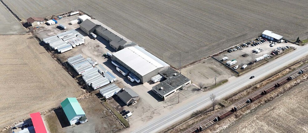 Primary Photo Of 1271-1278 Boul Saint-Laurent O, Louiseville Distribution For Sale
