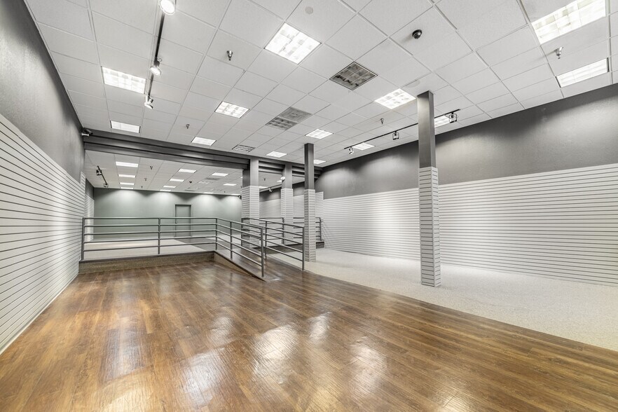 More Photos Of 2209 Richland Mall, Mansfield Storefront For Lease