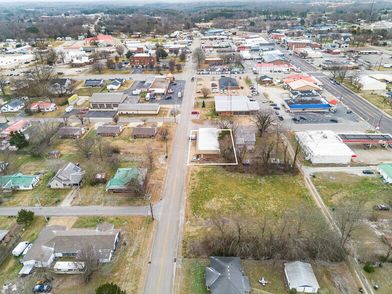 More Photos Of 200 Linden Ave, Hohenwald Loft Creative Space For Sale