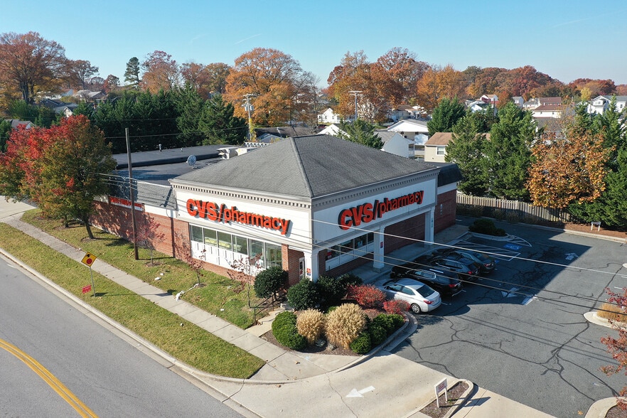 More Photos Of 2 Compass Rd, Essex Drugstore For Lease