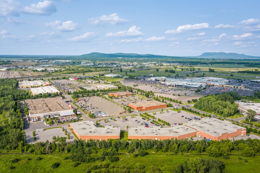 More Photos Of 1011-1195 BOUL St-Bruno, St-Bruno-de-Montarville Unknown For Lease