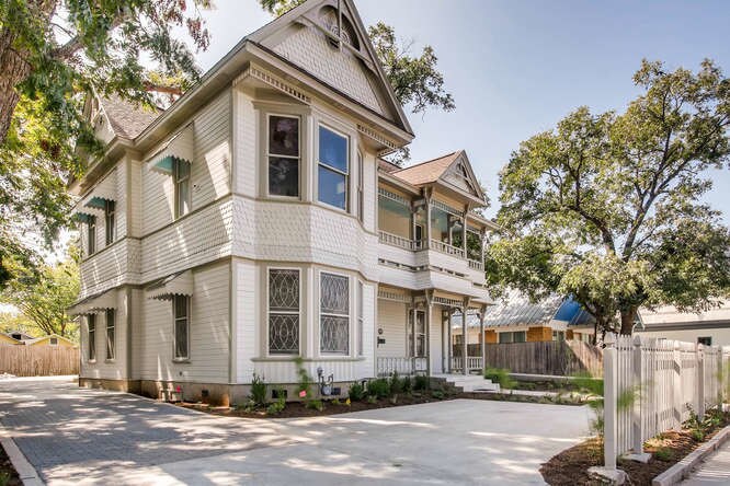 More Photos Of 1301 E Cesar Chavez St, Austin Loft Creative Space For Sale