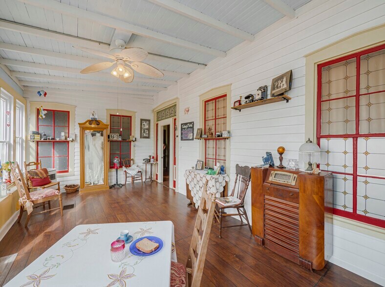 More Photos Of 1307 Wright St, Llano Freestanding For Sale