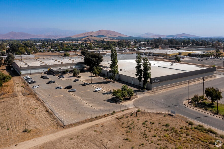 More Photos Of 600 S E St, Porterville Manufacturing For Lease