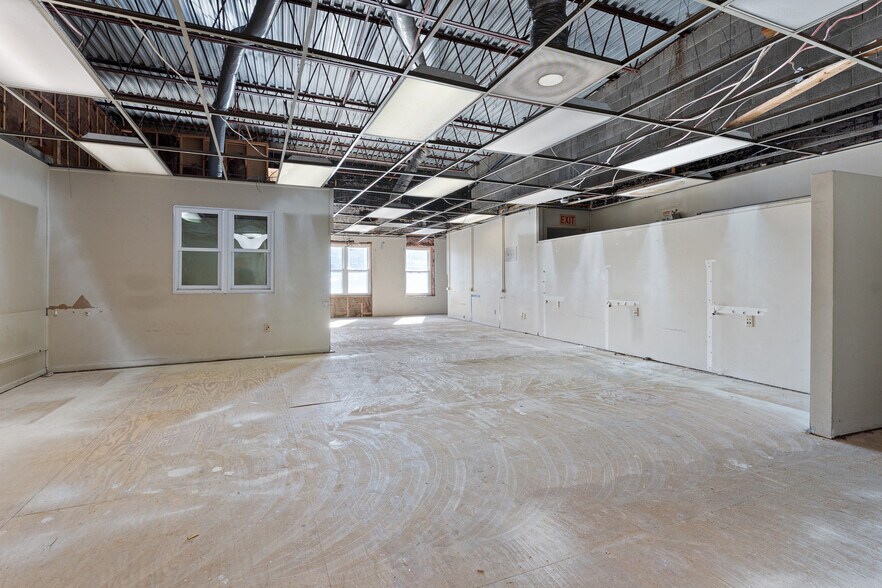 More Photos Of 1045 N Canal St, Pittsburgh Office For Sale