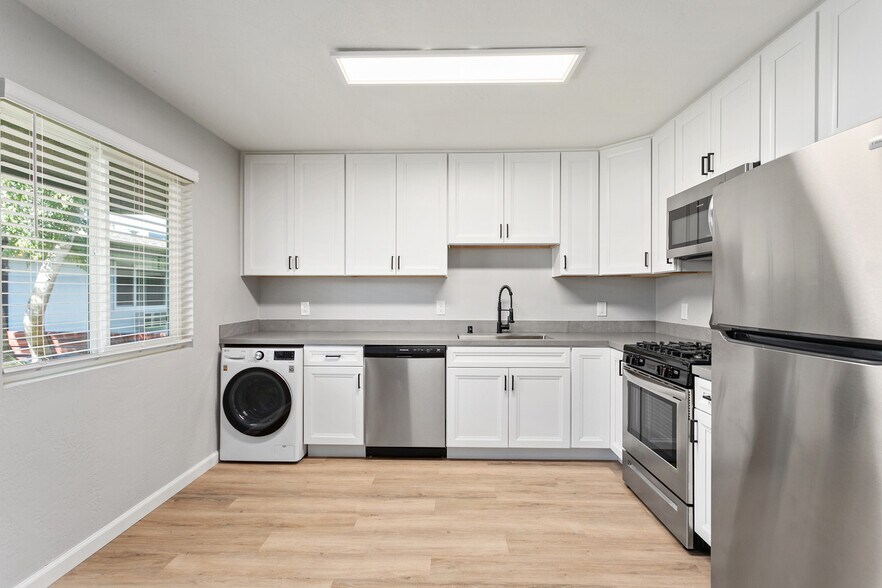 More Photos Of 945-965 Pine Ave, Carlsbad Apartments For Sale