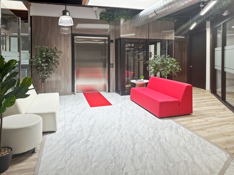 More Photos Of 101-167 N Old Woodward Ave, Birmingham Coworking Space