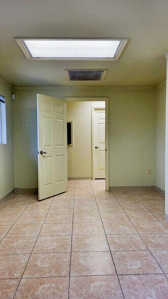 More Photos Of 2125 Victoria Ave, Fort Myers Office For Sale