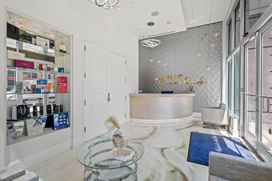 More Photos Of 250 Pharr Rd NE, Atlanta Apartments For Lease