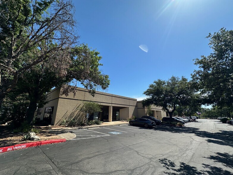 More Photos Of 459-599 Spencer Ln, San Antonio Unknown For Lease