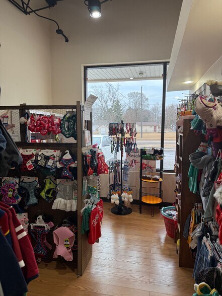 More Photos Of 7507 N 2nd St, Machesney Park Storefront Retail Office For Lease