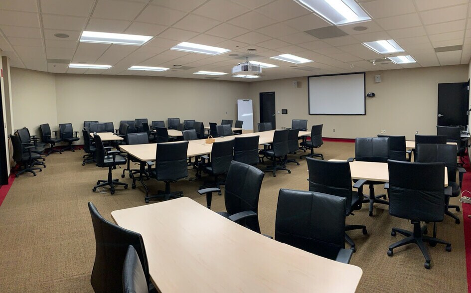 More Photos Of 11340 Blondo St, Omaha Loft Creative Space For Lease