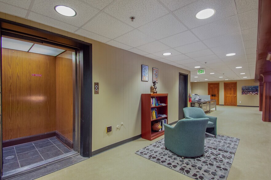 More Photos Of 119 S Court Ave, Memphis Storefront Retail Office For Sale