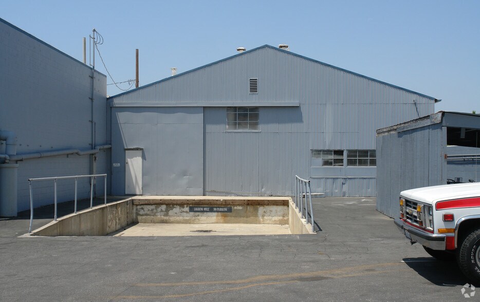 More Photos Of 1120-1208 W Isabel St, Burbank Warehouse For Lease