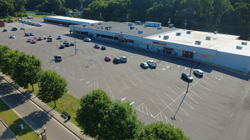 More Photos Of 286 S Washington Ave, Ripley Unknown For Lease