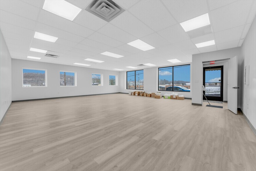 More Photos Of 205 10th St, Fairmont Office For Sale