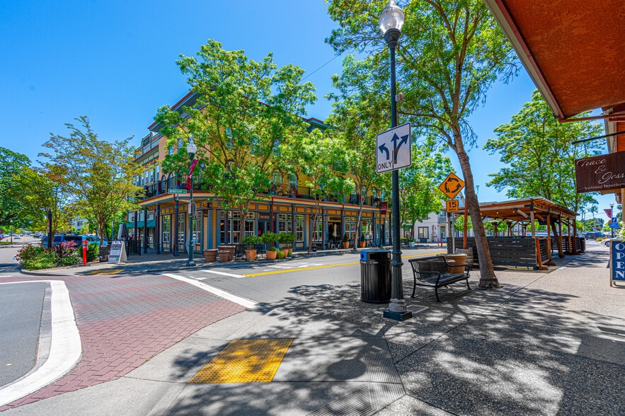 More Photos Of 148 Johnson St, Windsor General Retail For Sale