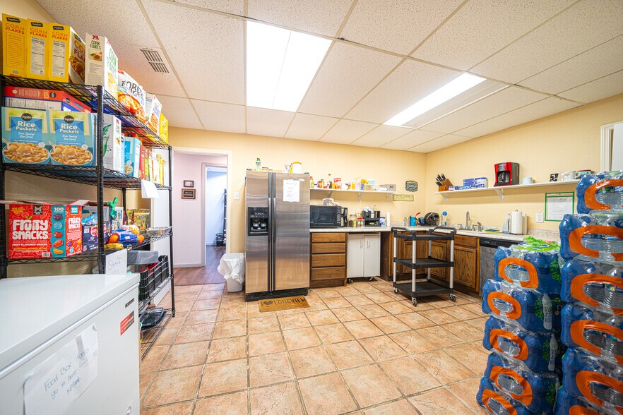 More Photos Of 1015 McCann Rd, Longview Office For Sale