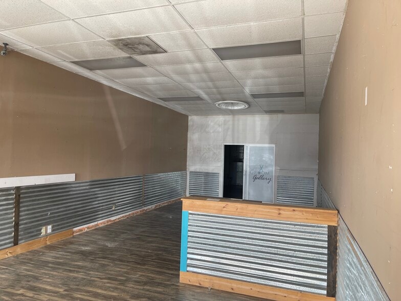 More Photos Of 12020-12114 W 87th St Pky, Lenexa Unknown For Lease