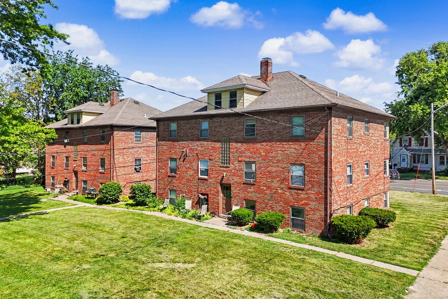 More Photos Of 1003-1011 W Locust St, Davenport Apartments For Sale