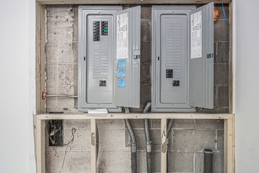 More Photos Of 3525 N 90th St, Omaha Freestanding For Sale