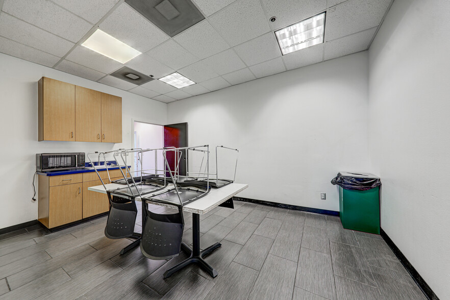 More Photos Of 4608 Rudnick Ct, Bakersfield Auto Dealership For Lease