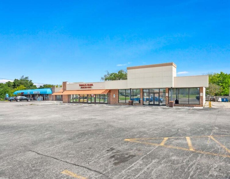 More Photos Of 605-625 N Midlothian Rd, Mundelein General Retail For Sale