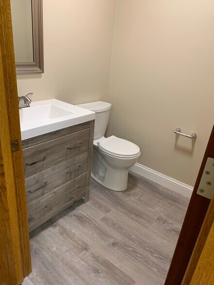 More Photos Of 2213 Shenango Valley Fwy, Hermitage Office For Lease