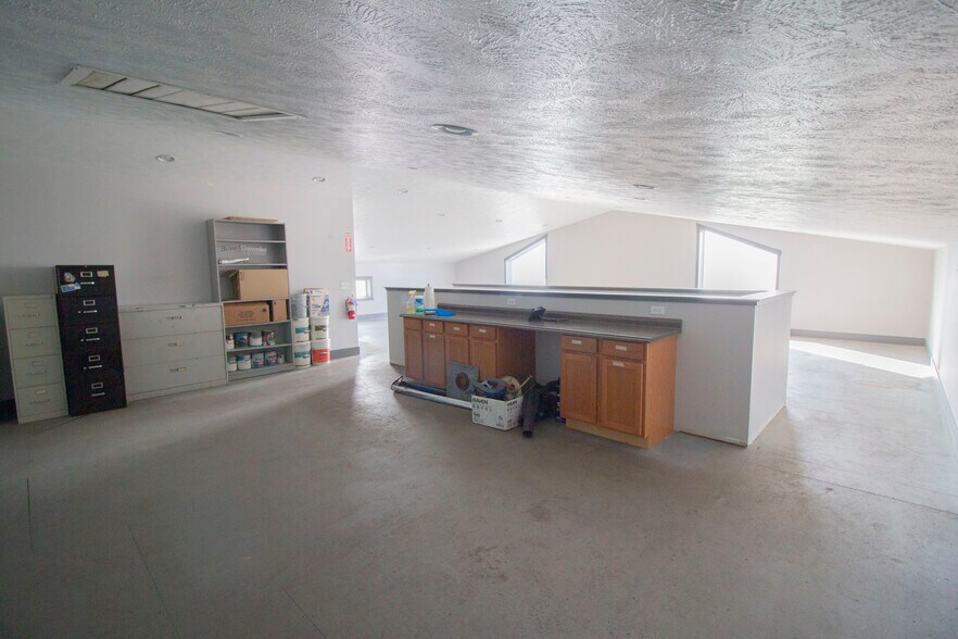 More Photos Of 1171 M-89, Plainwell Auto Repair For Lease