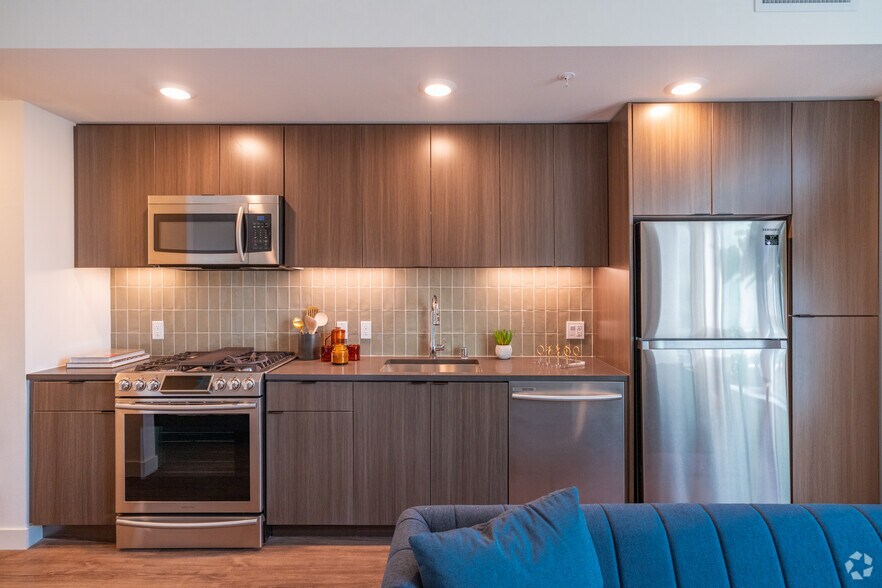 More Photos Of 1100 Webster St, Oakland Apartments For Lease