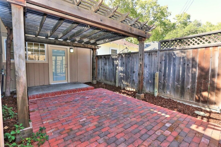 More Photos Of 2301 F St, Sacramento Freestanding For Sale